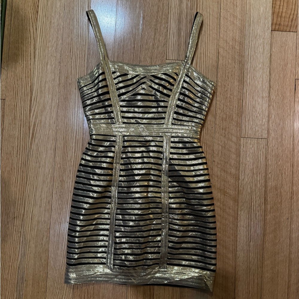 BCBGMAXAZRIA BERET COCKTAIL DRESS